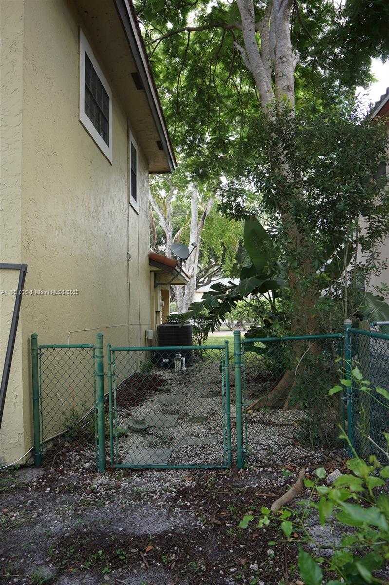 Small Image of 11 SOUTH WEST 94TH TER #2, Plantation Number 18