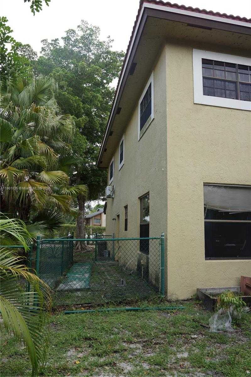 Small Image of 11 SOUTH WEST 94TH TER #2, Plantation Number 21