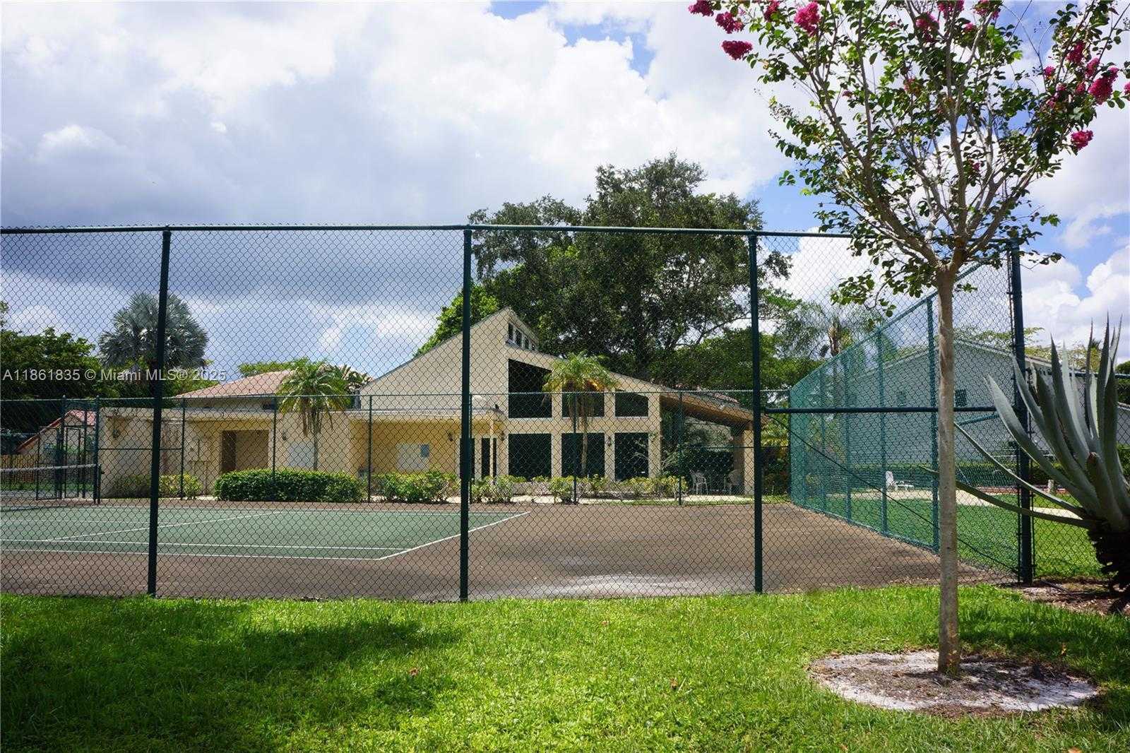 Small Image of 11 SOUTH WEST 94TH TER #2, Plantation Number 4