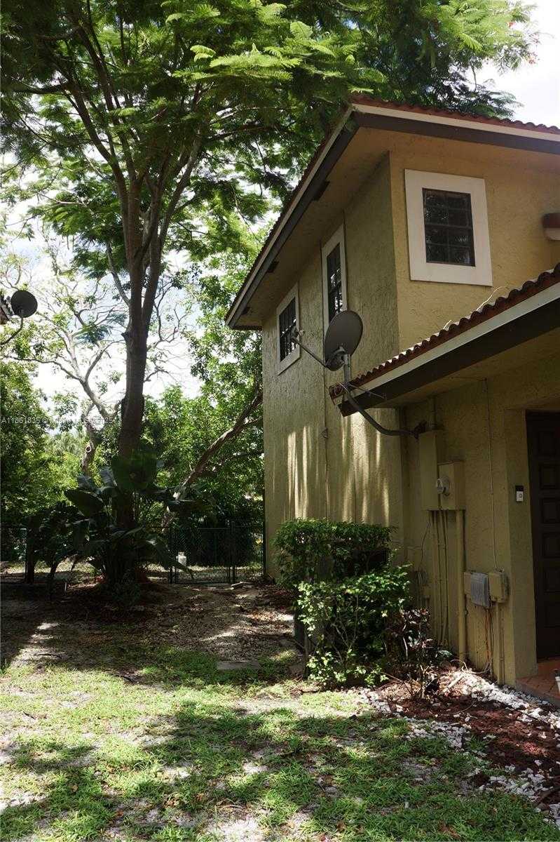 Small Image of 11 SOUTH WEST 94TH TER #2, Plantation Number 6