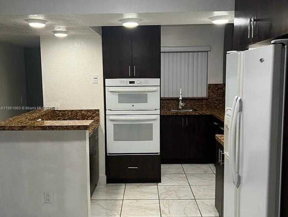 Small Image of Miami Number 4