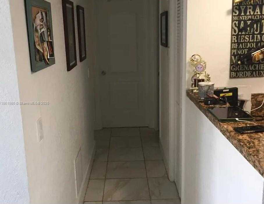 Small Image of Miami Number 6