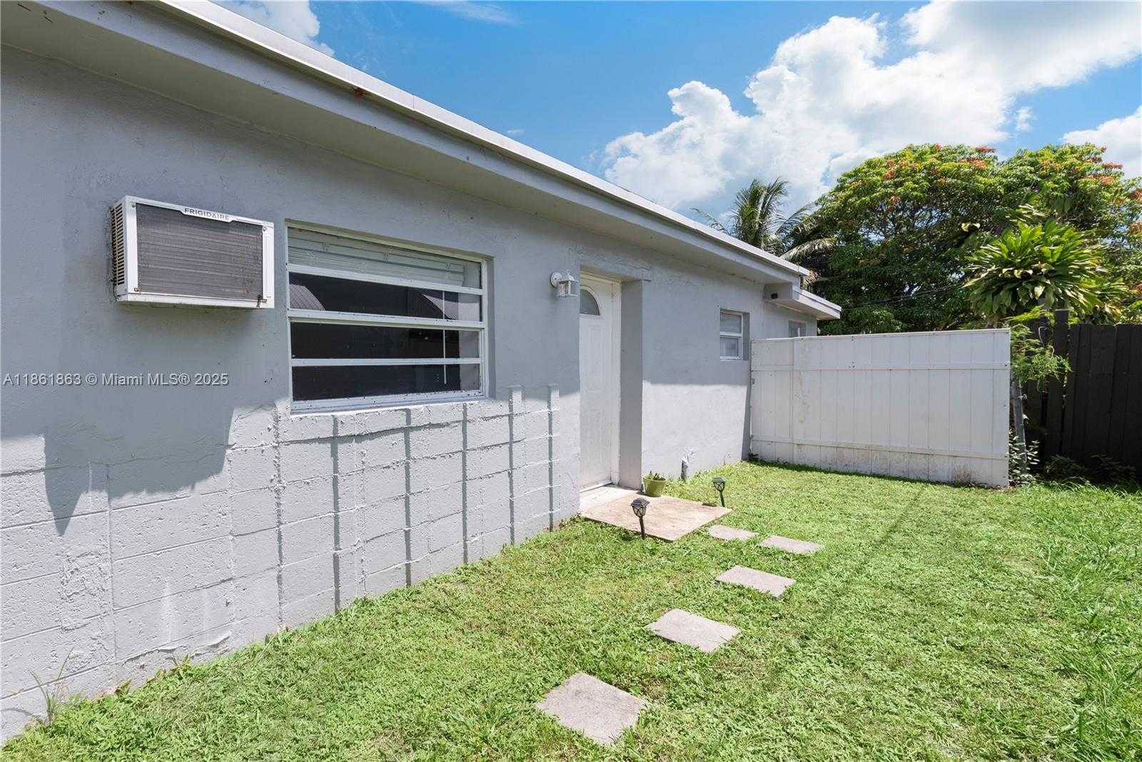 Small Image of 250 NORTH EAST 170TH ST, North Miami Beach Number 12