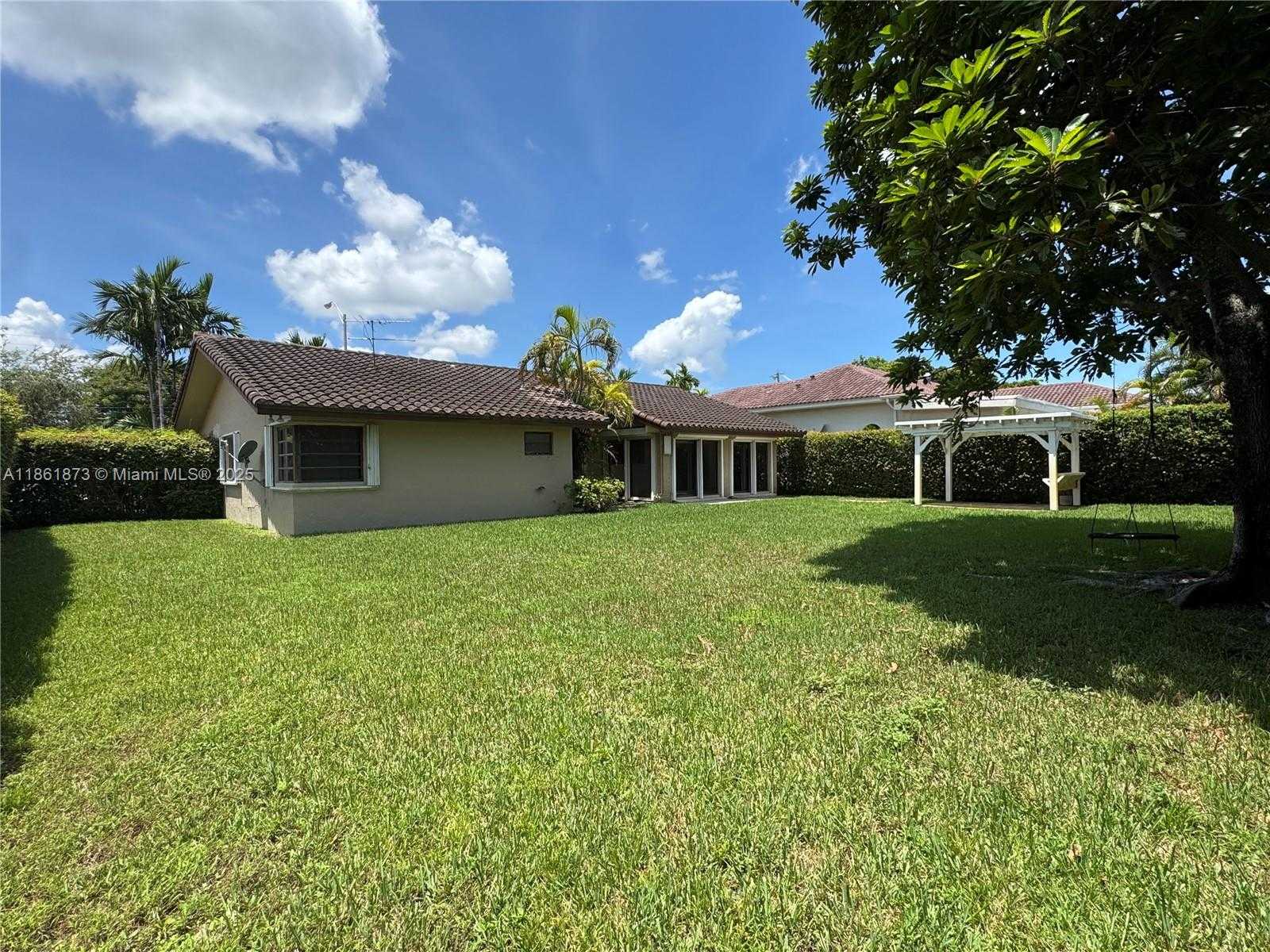 Small Image of 4585 SOUTH WEST 87TH AVE, Miami Number 12