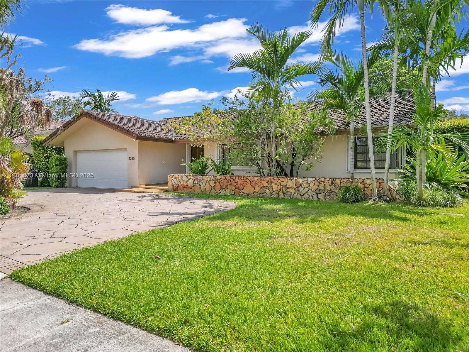 Small Image of 4585 SOUTH WEST 87TH AVE, Miami Number 16