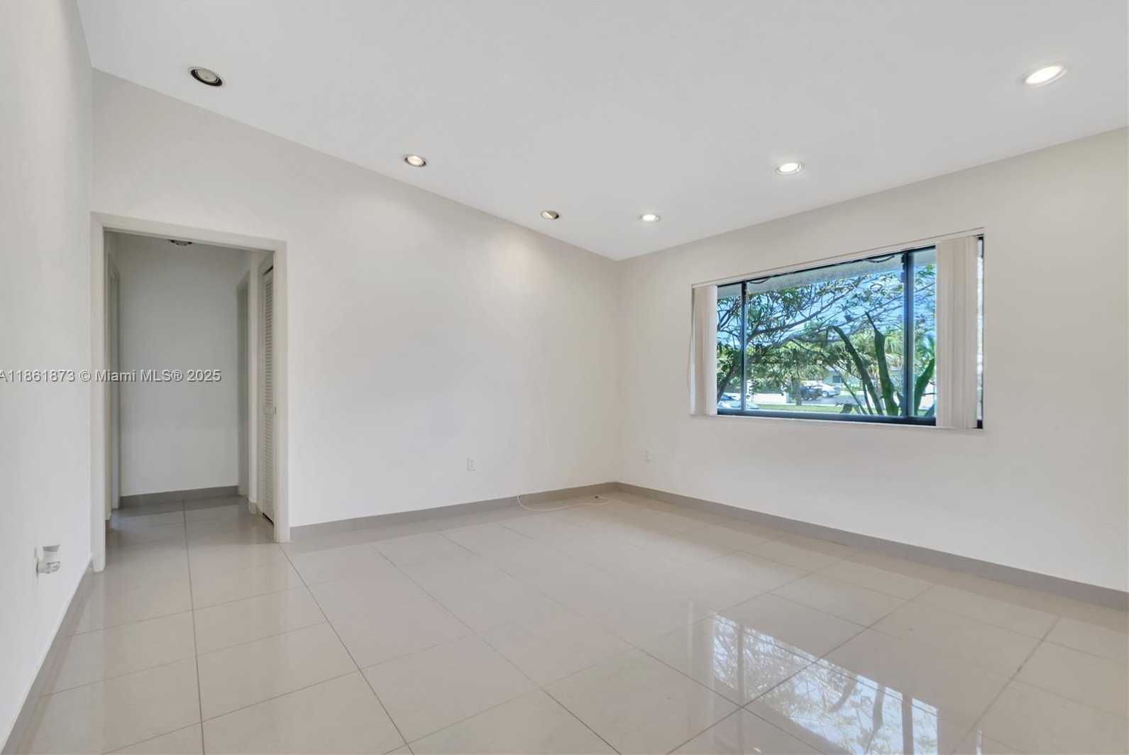 Small Image of 4585 SOUTH WEST 87TH AVE, Miami Number 21