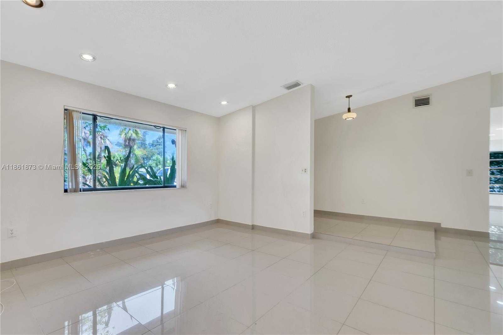 Small Image of 4585 SOUTH WEST 87TH AVE, Miami Number 22
