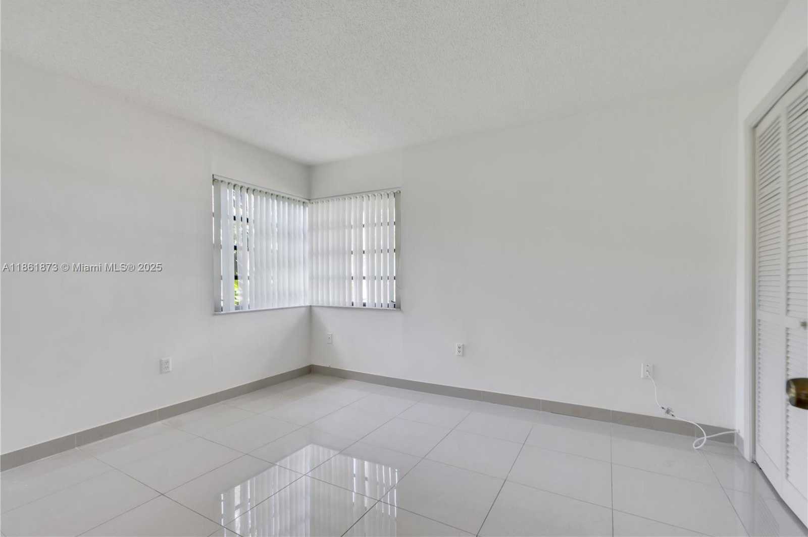 Small Image of 4585 SOUTH WEST 87TH AVE, Miami Number 24