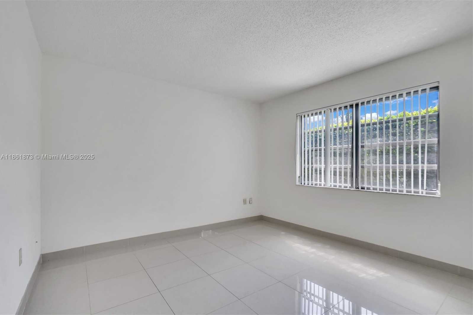 Small Image of 4585 SOUTH WEST 87TH AVE, Miami Number 25