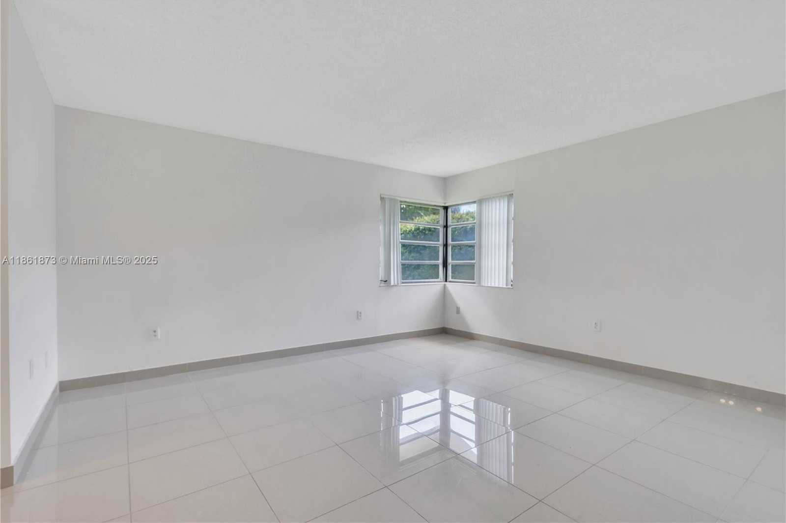 Small Image of 4585 SOUTH WEST 87TH AVE, Miami Number 26
