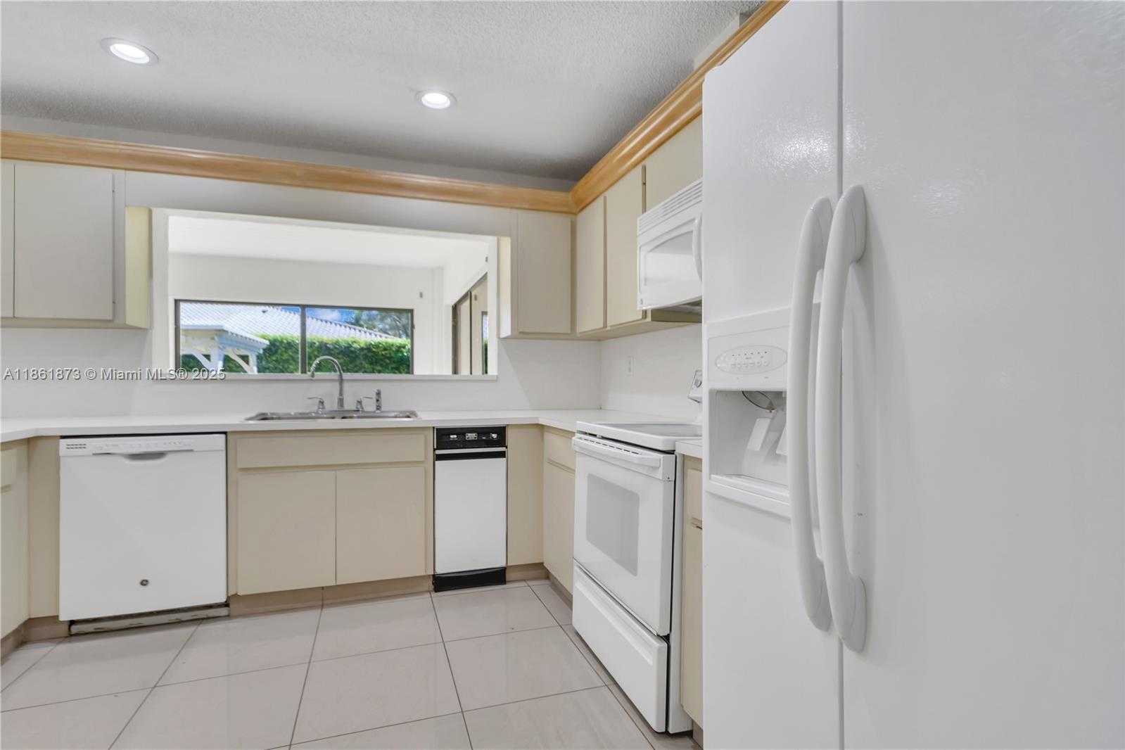 Small Image of 4585 SOUTH WEST 87TH AVE, Miami Number 7