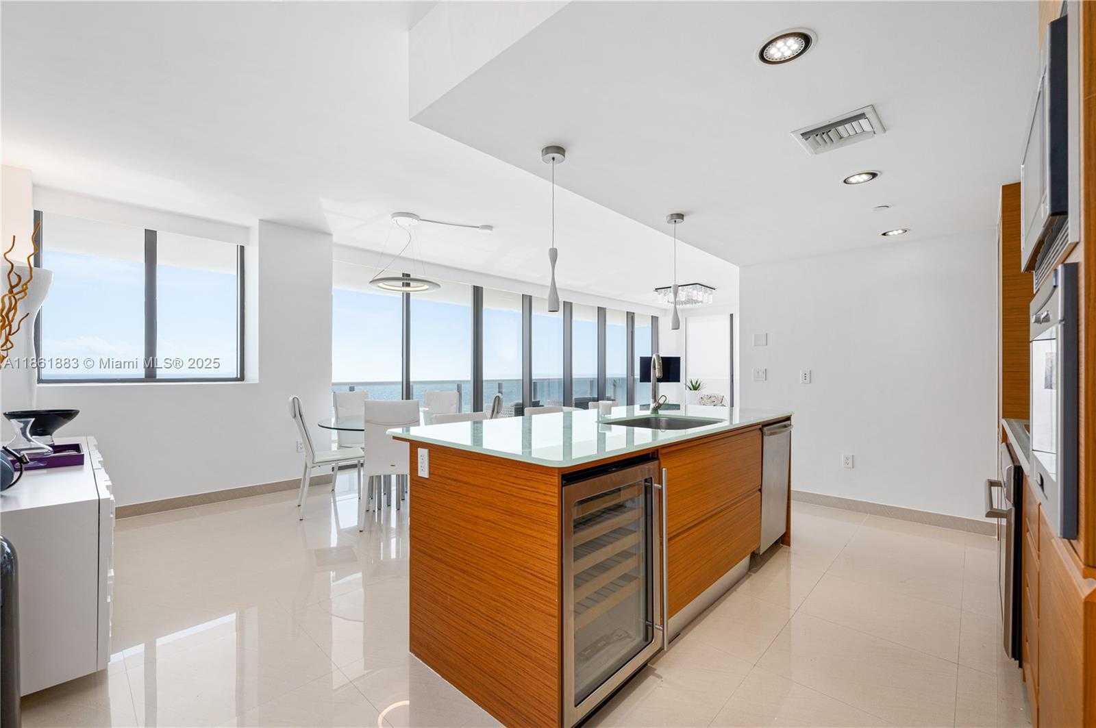 Small Image of 5875 COLLINS AVE #1202, Miami Beach Number 18