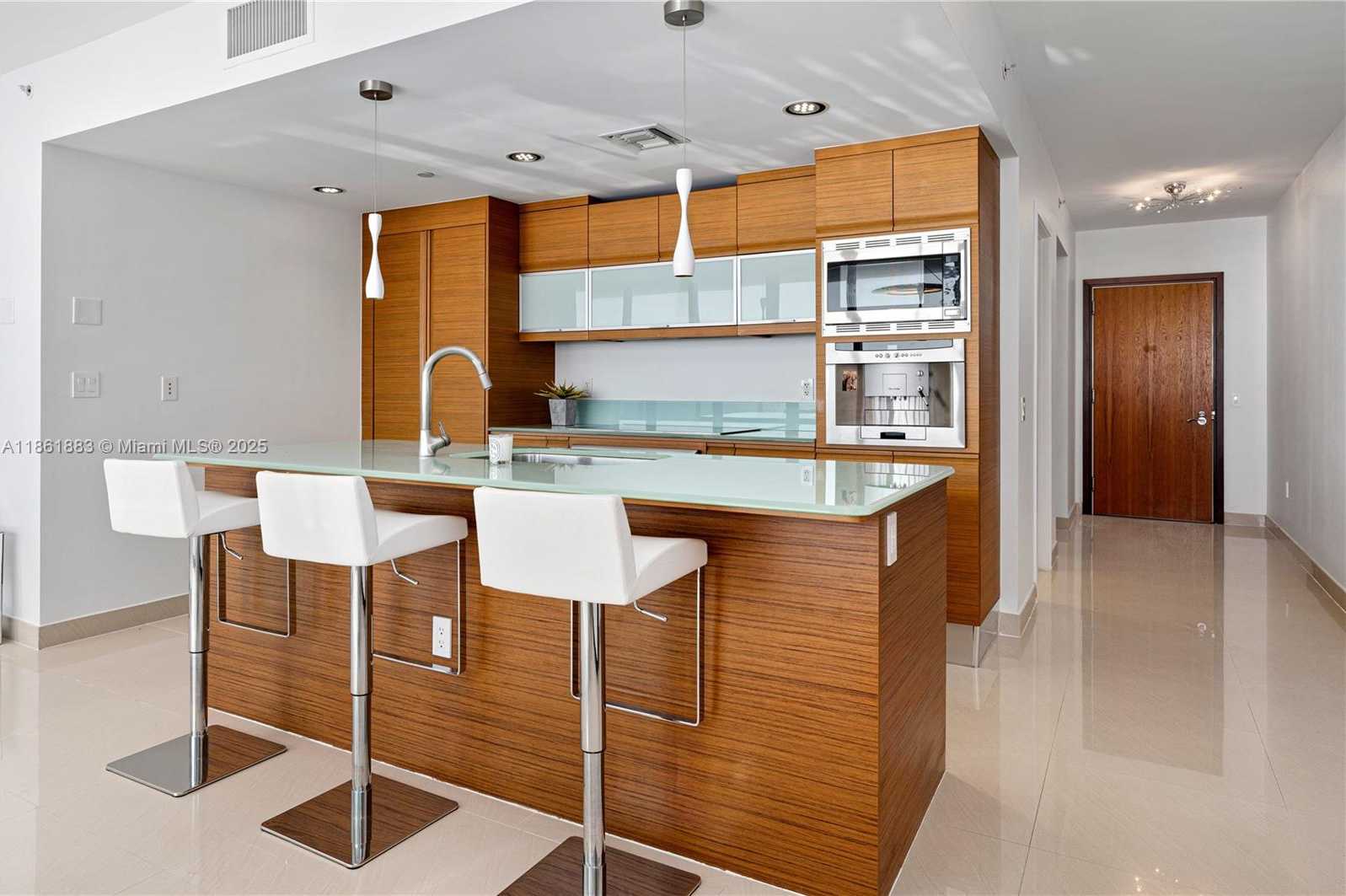 Small Image of 5875 COLLINS AVE #1202, Miami Beach Number 19
