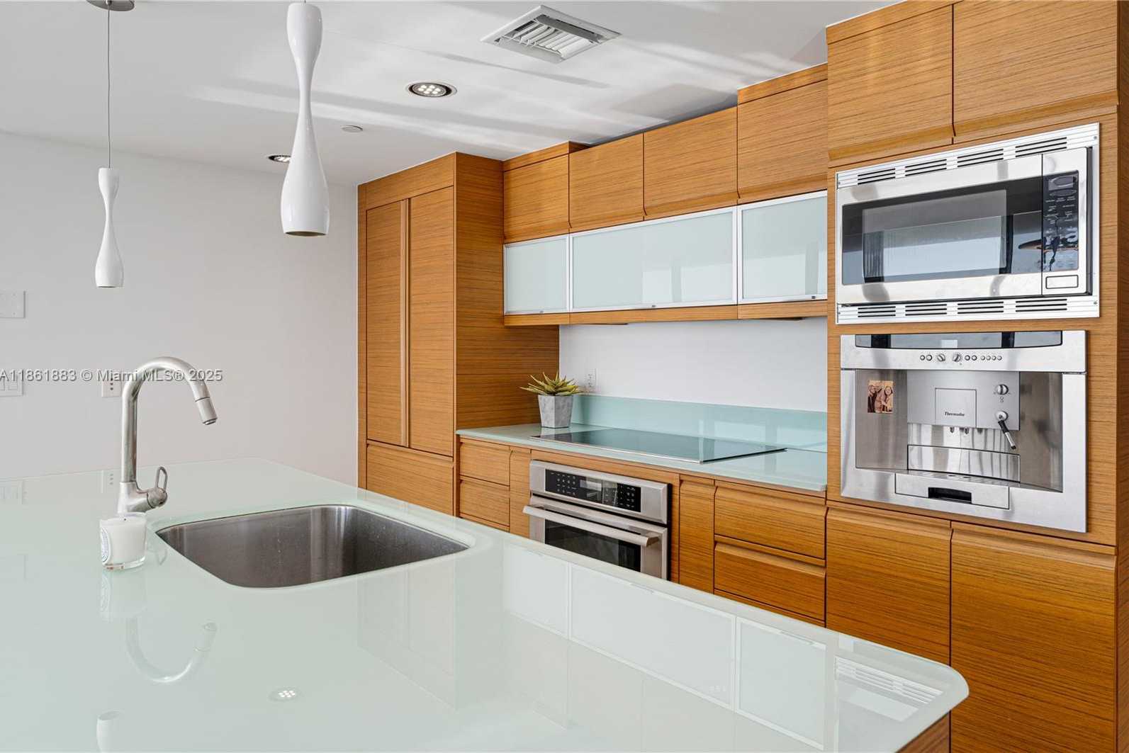 Small Image of 5875 COLLINS AVE #1202, Miami Beach Number 20