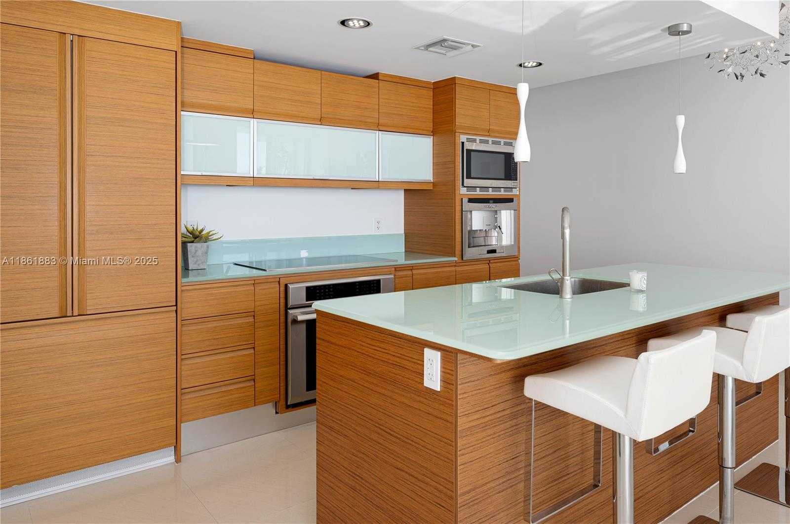 Small Image of 5875 COLLINS AVE #1202, Miami Beach Number 21