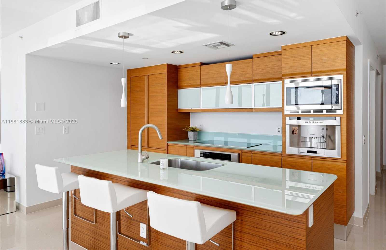 Small Image of 5875 COLLINS AVE #1202, Miami Beach Number 23