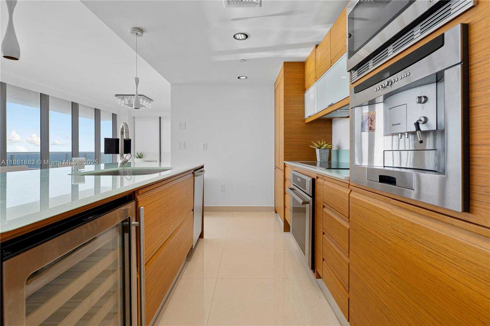 Small Image of 5875 COLLINS AVE #1202, Miami Beach Number 24