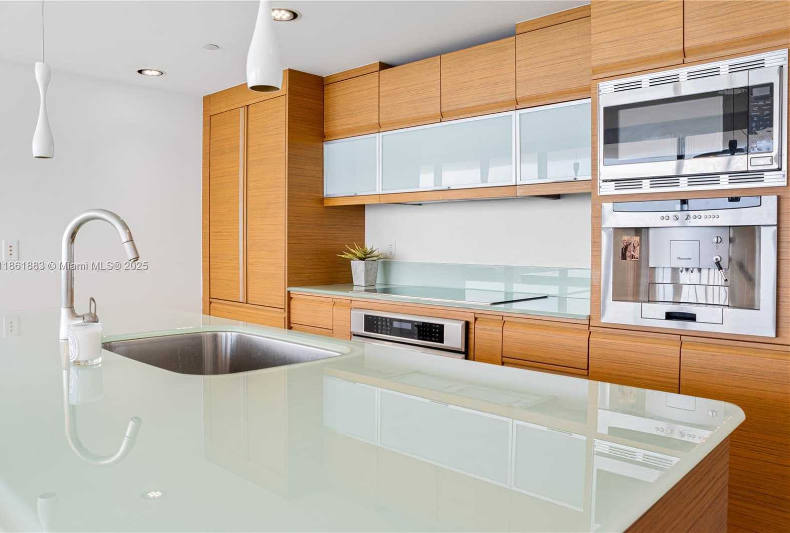Small Image of 5875 COLLINS AVE #1202, Miami Beach Number 26