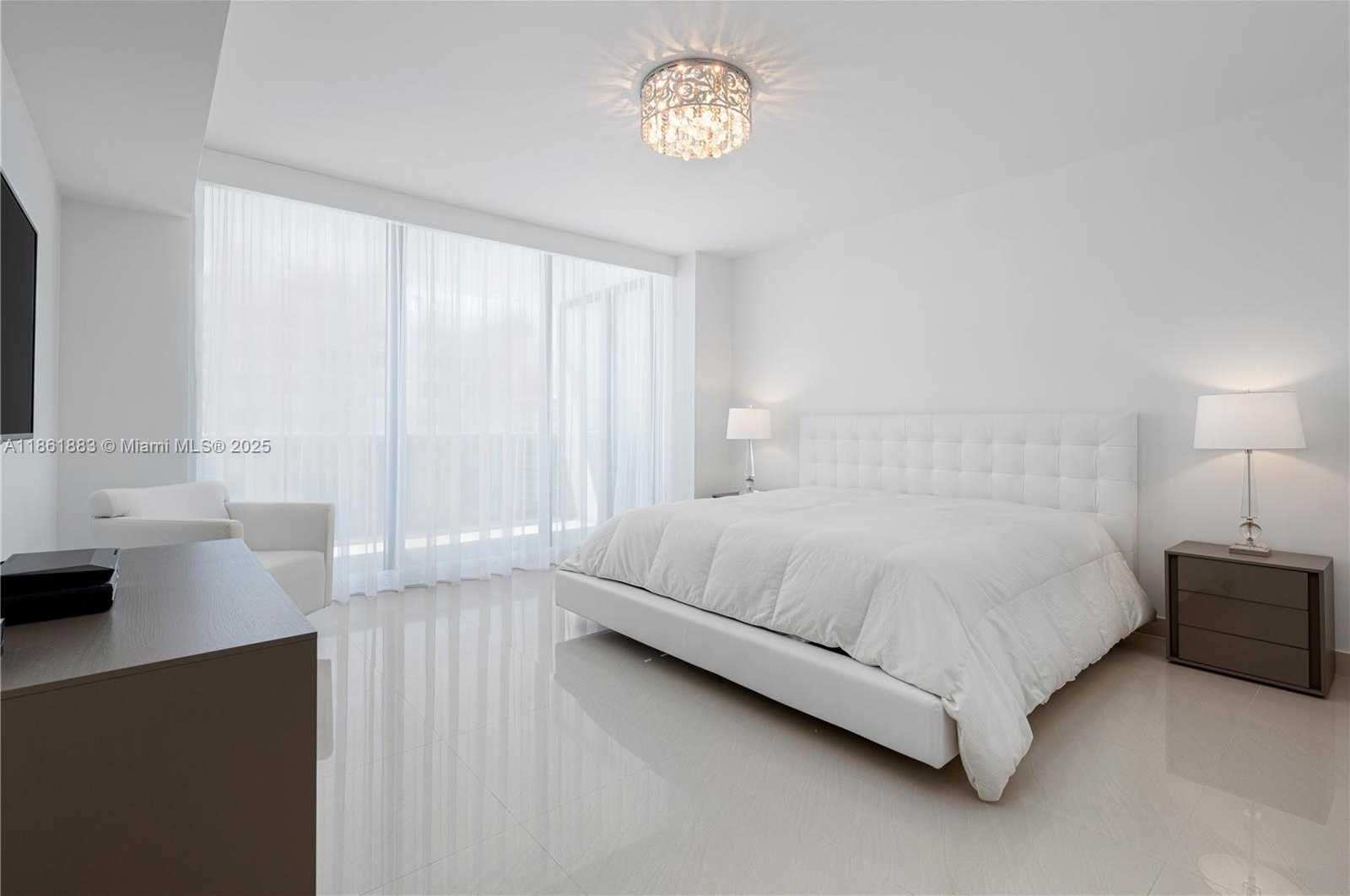 Small Image of 5875 COLLINS AVE #1202, Miami Beach Number 31