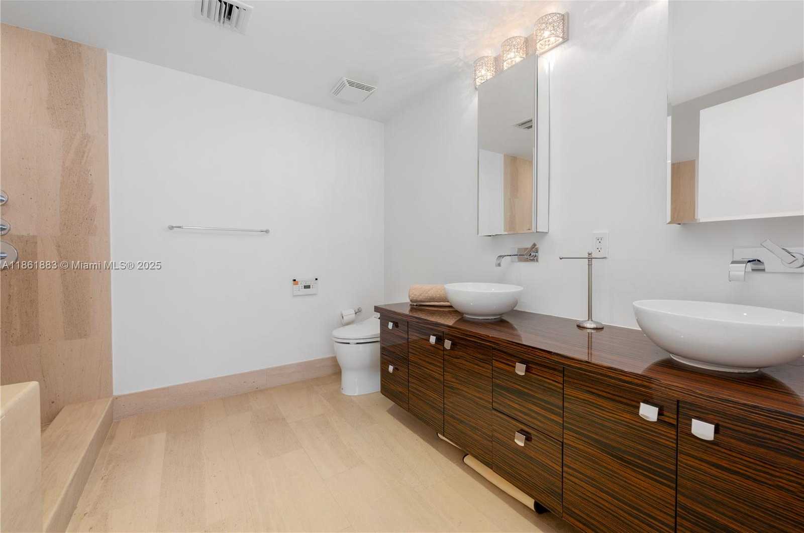 Small Image of 5875 COLLINS AVE #1202, Miami Beach Number 35