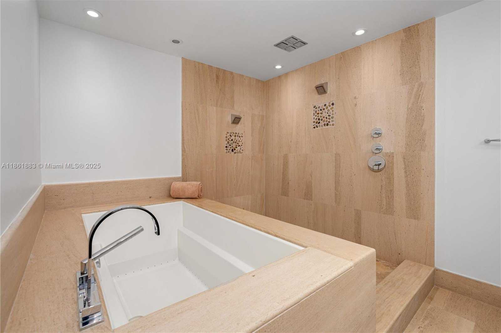 Small Image of 5875 COLLINS AVE #1202, Miami Beach Number 36