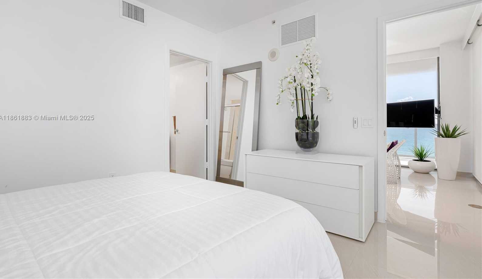 Small Image of 5875 COLLINS AVE #1202, Miami Beach Number 37