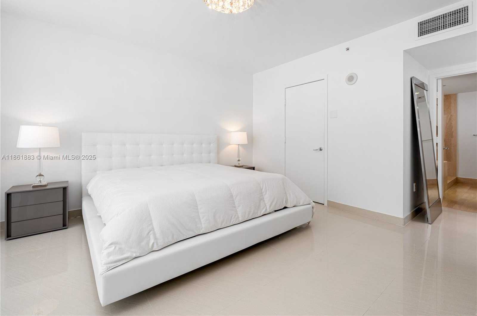 Small Image of 5875 COLLINS AVE #1202, Miami Beach Number 40