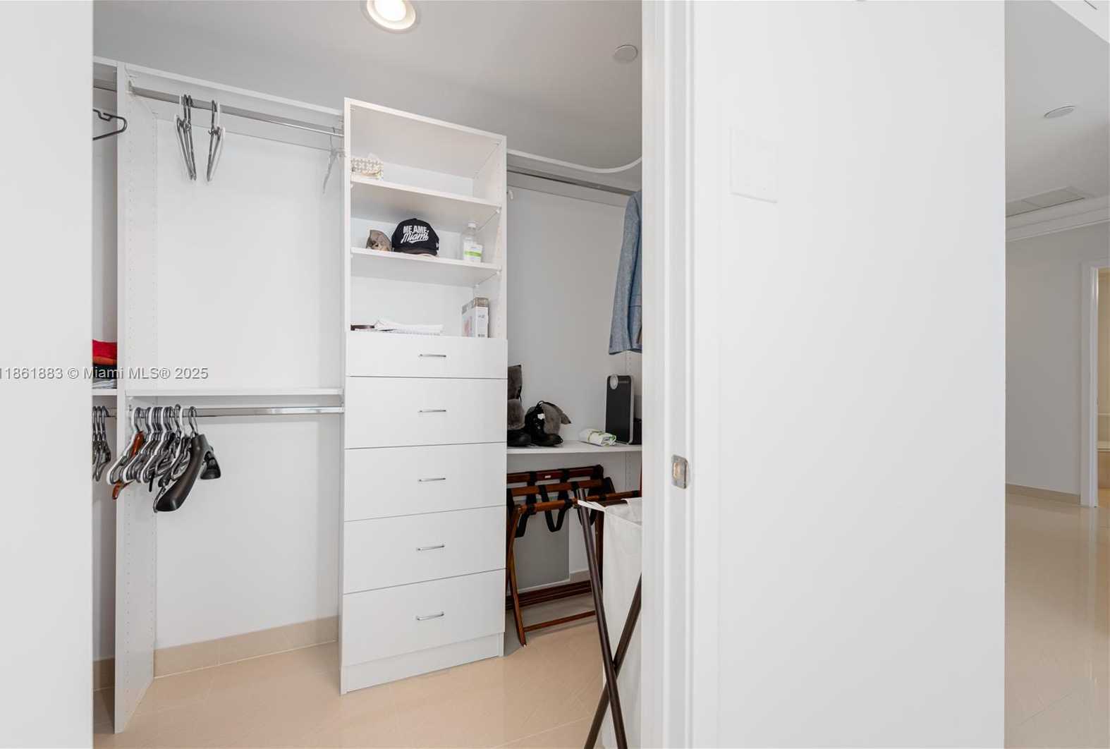 Small Image of 5875 COLLINS AVE #1202, Miami Beach Number 48