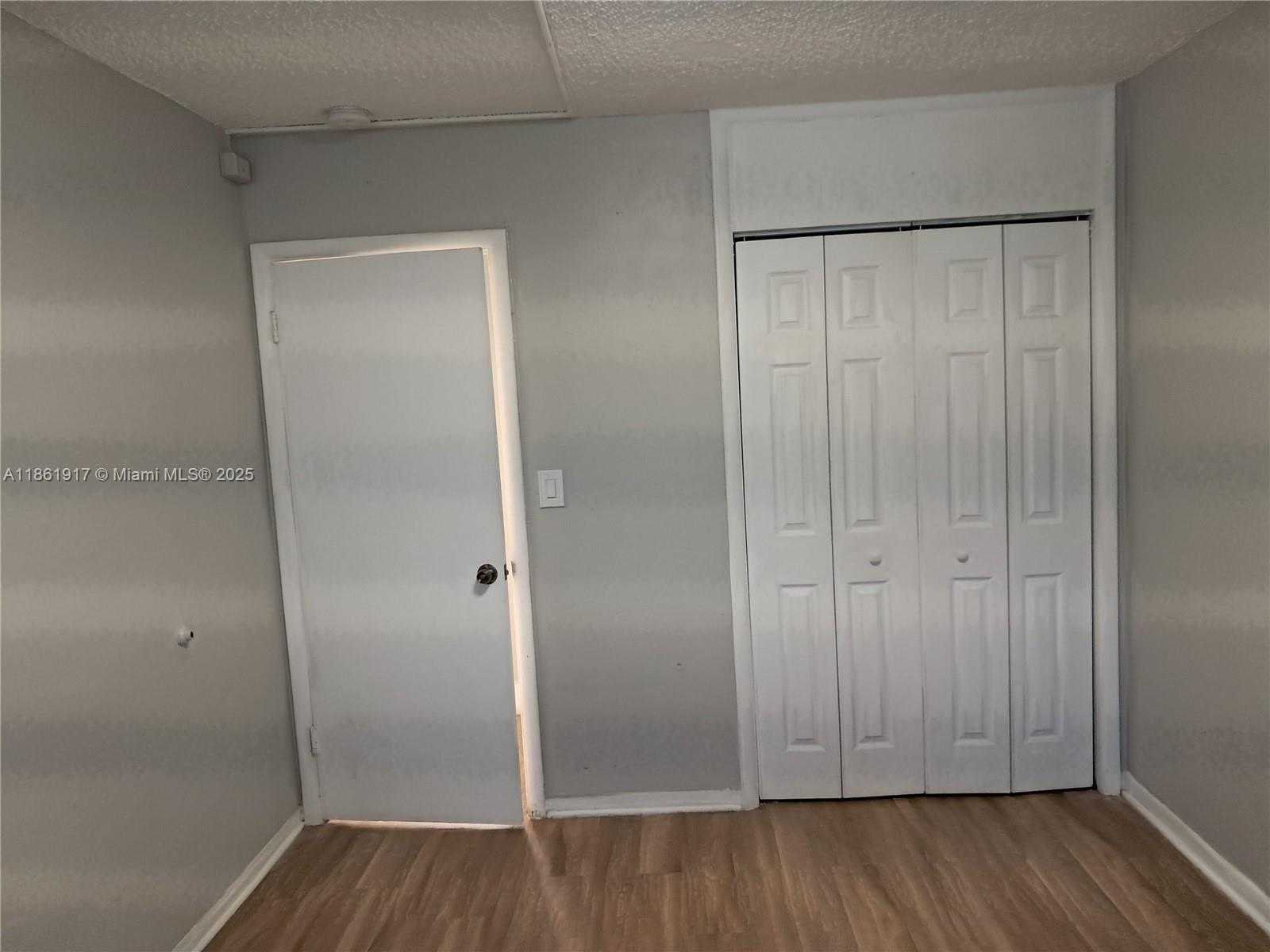 Small Image of 13025 EMERALD DR #254, North Miami Number 11