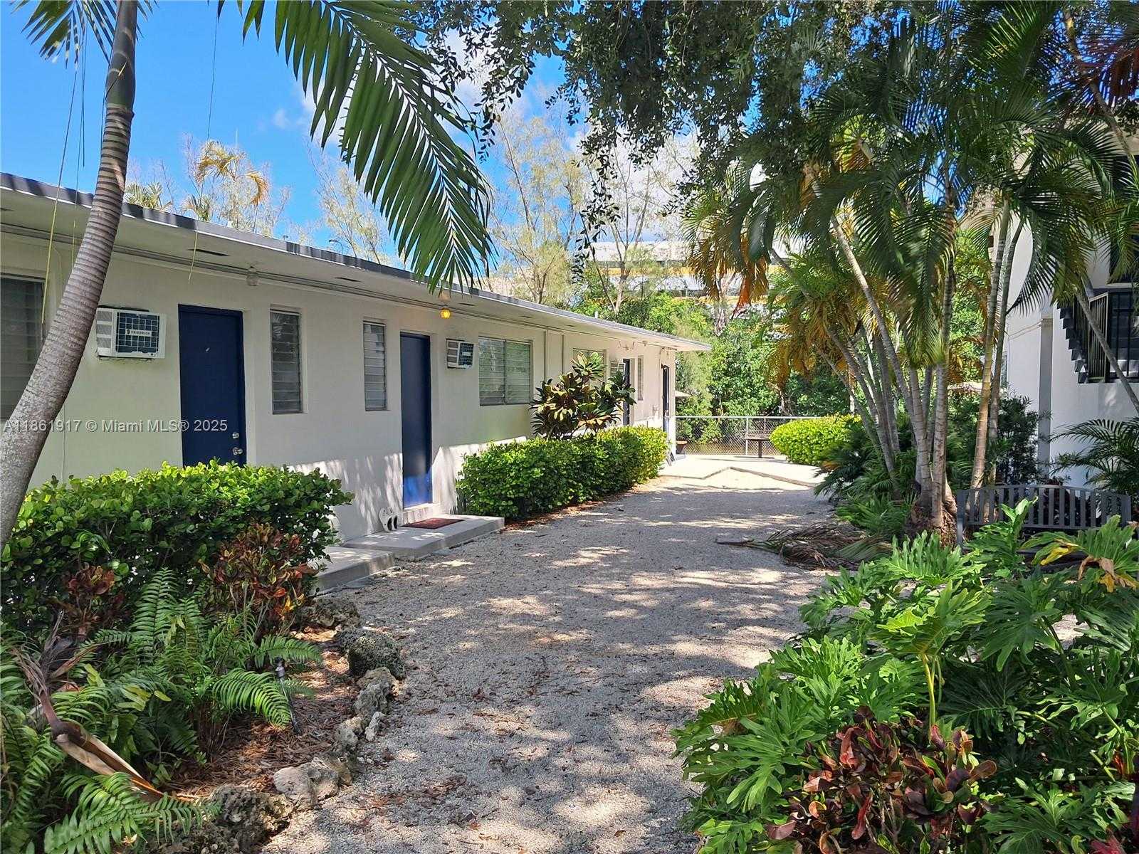 Small Image of 13025 EMERALD DR #254, North Miami Number 4