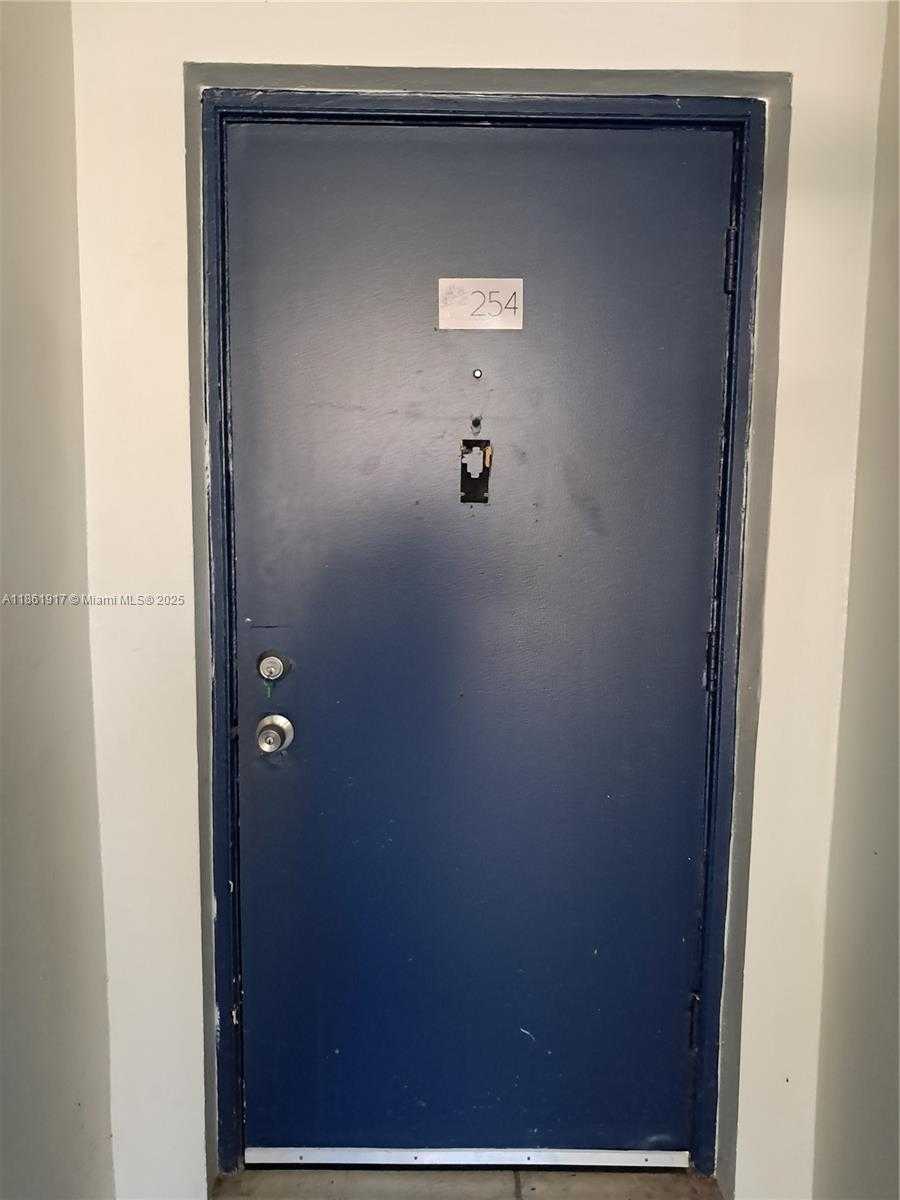 Small Image of 13025 EMERALD DR #254, North Miami Number 5