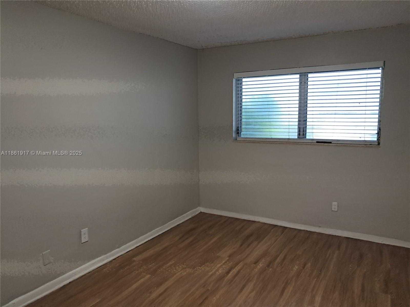 Small Image of 13025 EMERALD DR #254, North Miami Number 8