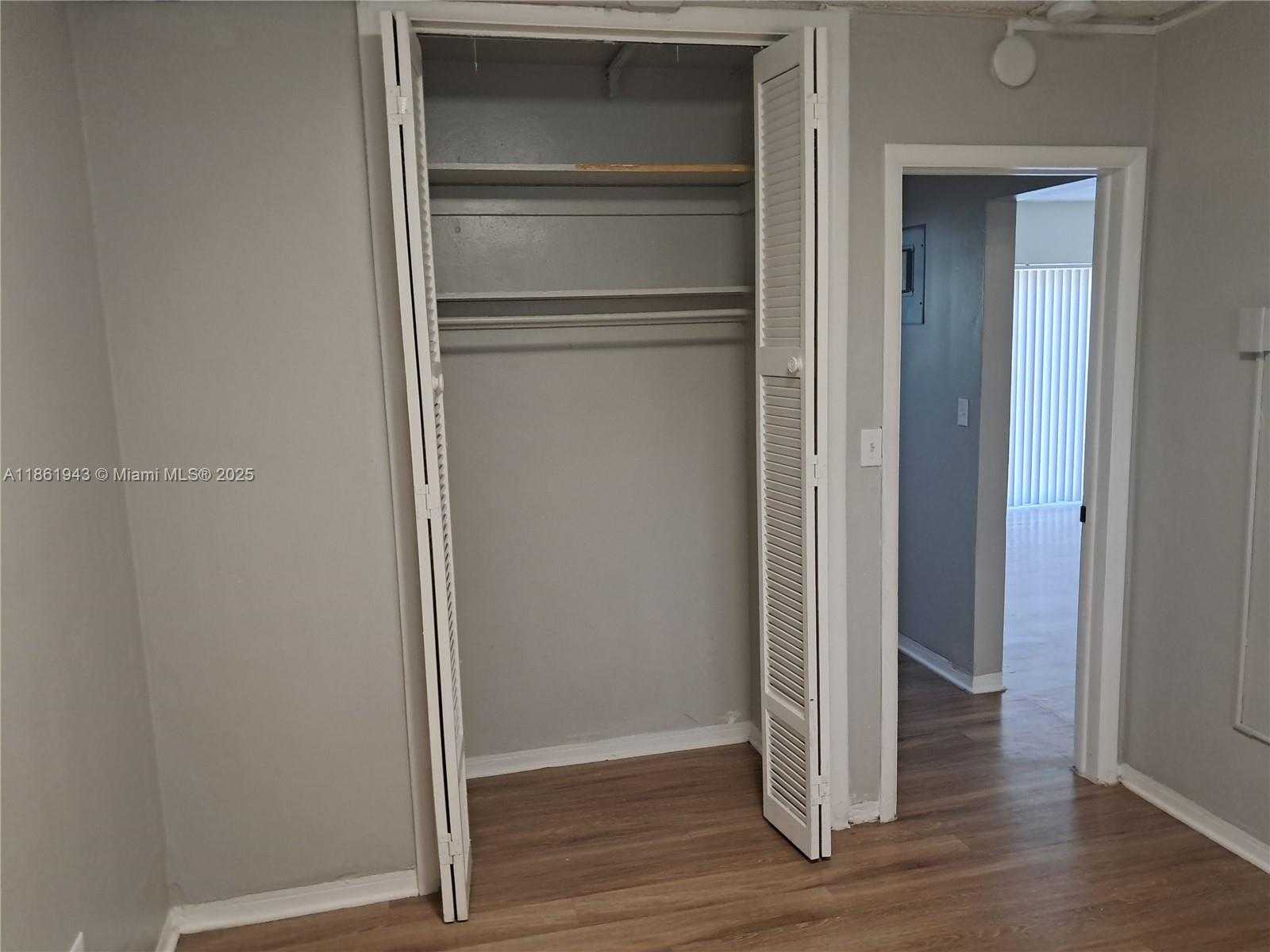 Small Image of 13025 EMERALD DR #255, North Miami Number 11