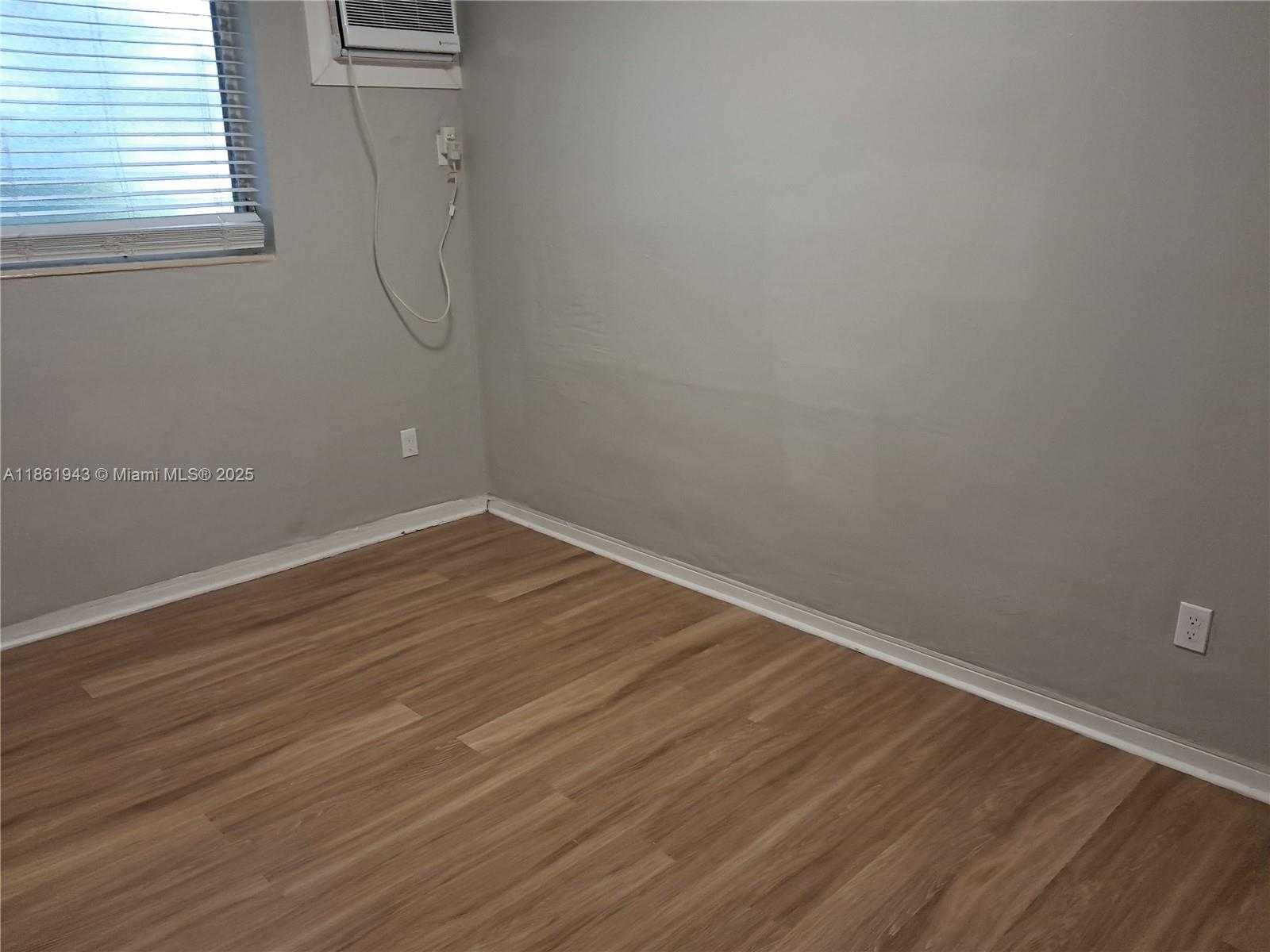 Small Image of 13025 EMERALD DR #255, North Miami Number 12