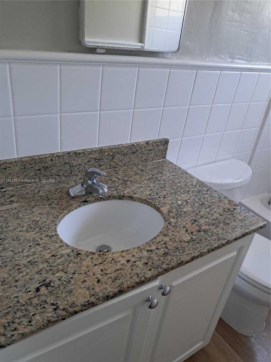 Small Image of 13025 EMERALD DR #255, North Miami Number 14