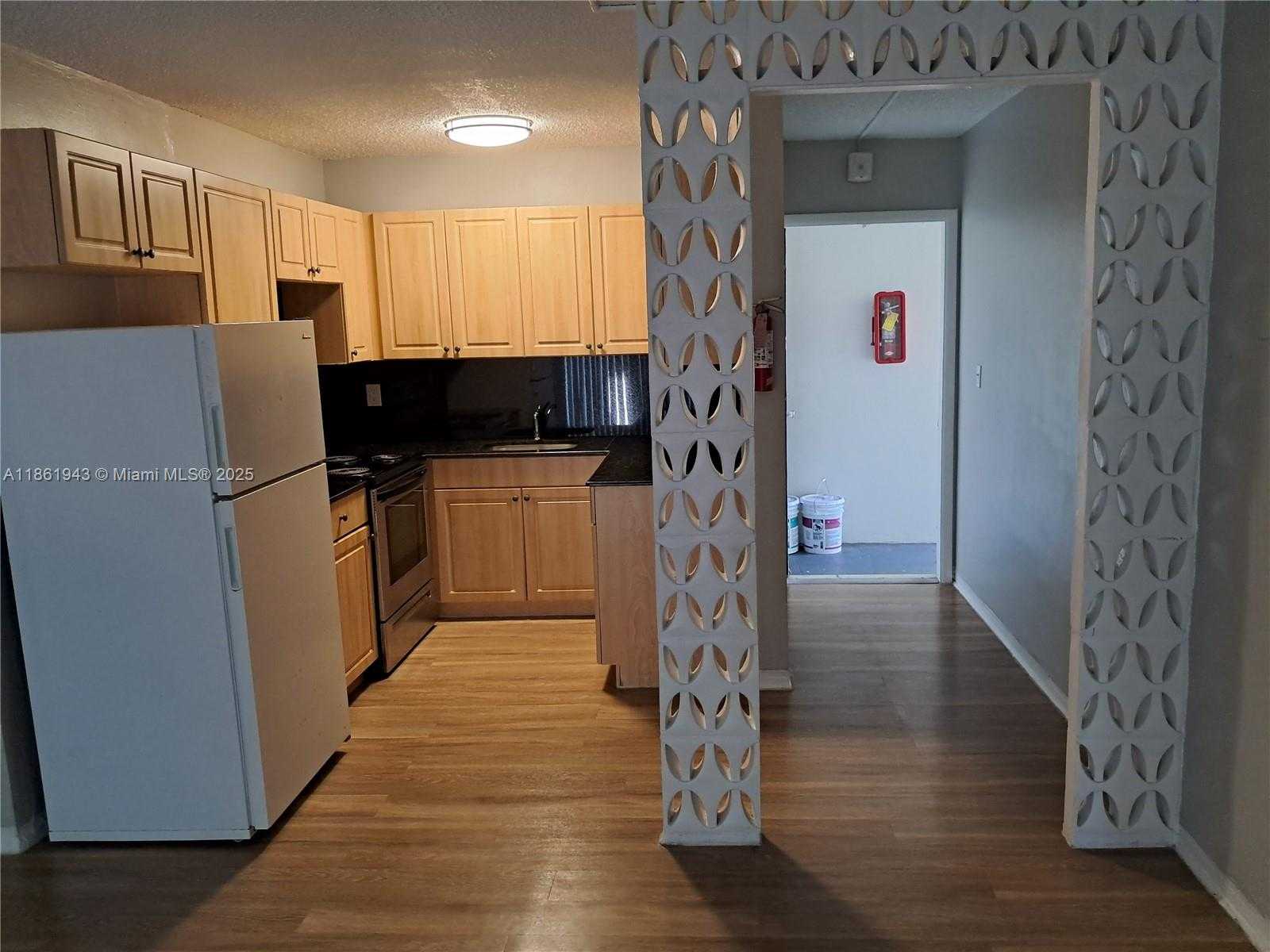 Small Image of 13025 EMERALD DR #255, North Miami Number 15