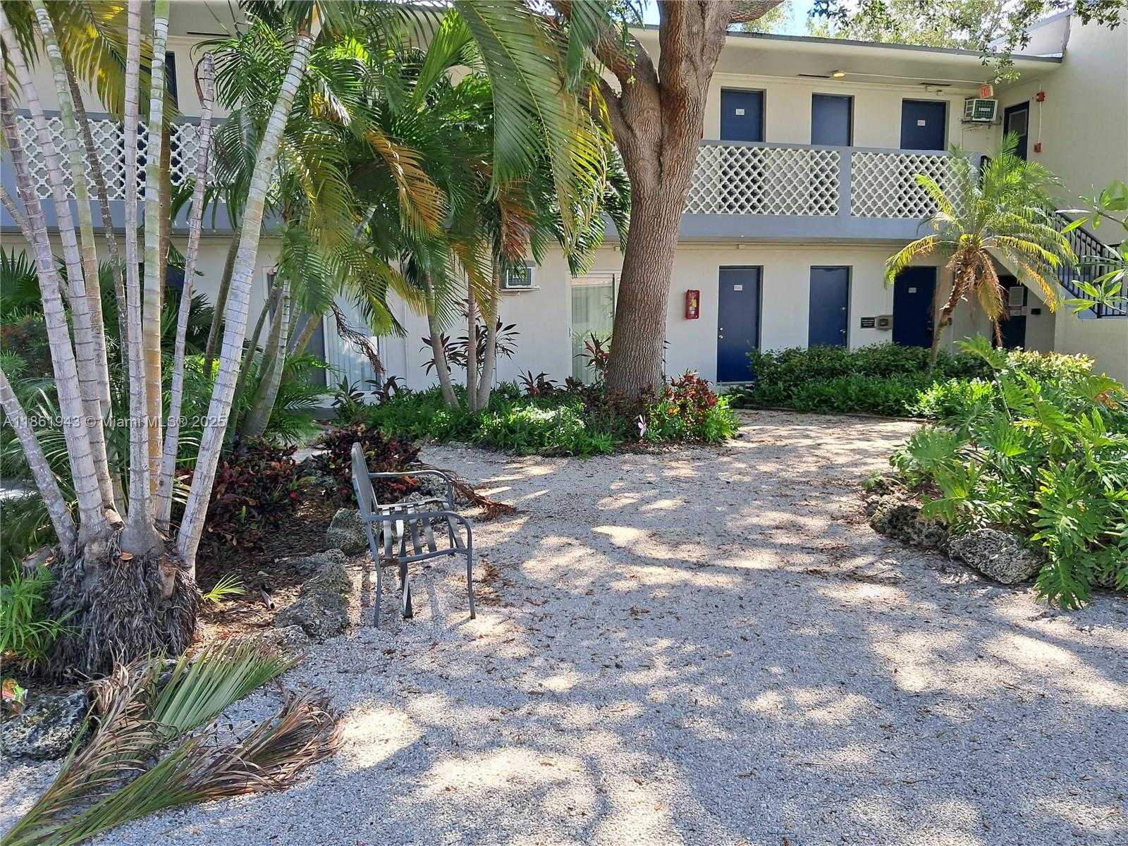 Small Image of 13025 EMERALD DR #255, North Miami Number 2