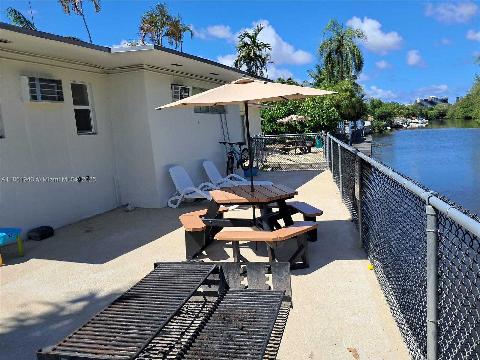Small Image of 13025 EMERALD DR #255, North Miami Number 3