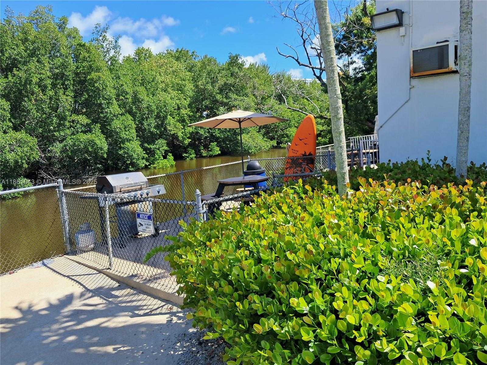 Small Image of 13025 EMERALD DR #255, North Miami Number 5