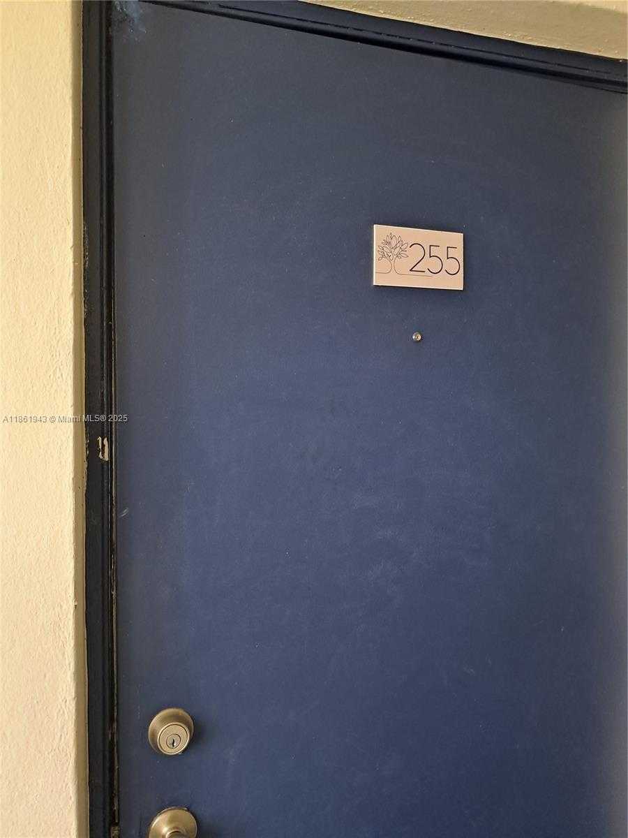 Small Image of 13025 EMERALD DR #255, North Miami Number 6