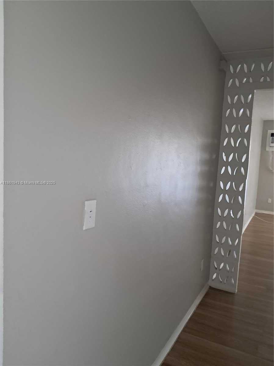Small Image of 13025 EMERALD DR #255, North Miami Number 7