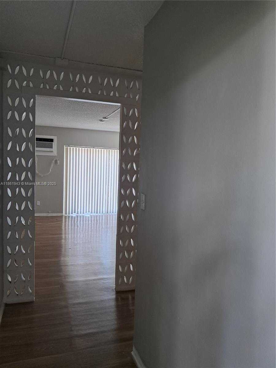Small Image of 13025 EMERALD DR #255, North Miami Number 8