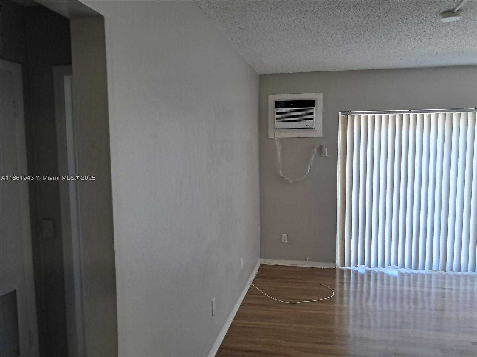 Small Image of 13025 EMERALD DR #255, North Miami Number 9