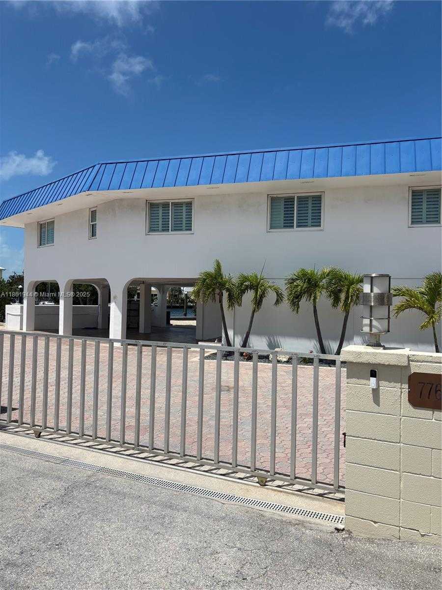 Small Image of 7760 AVIATION BLVD, Marathon Number 10