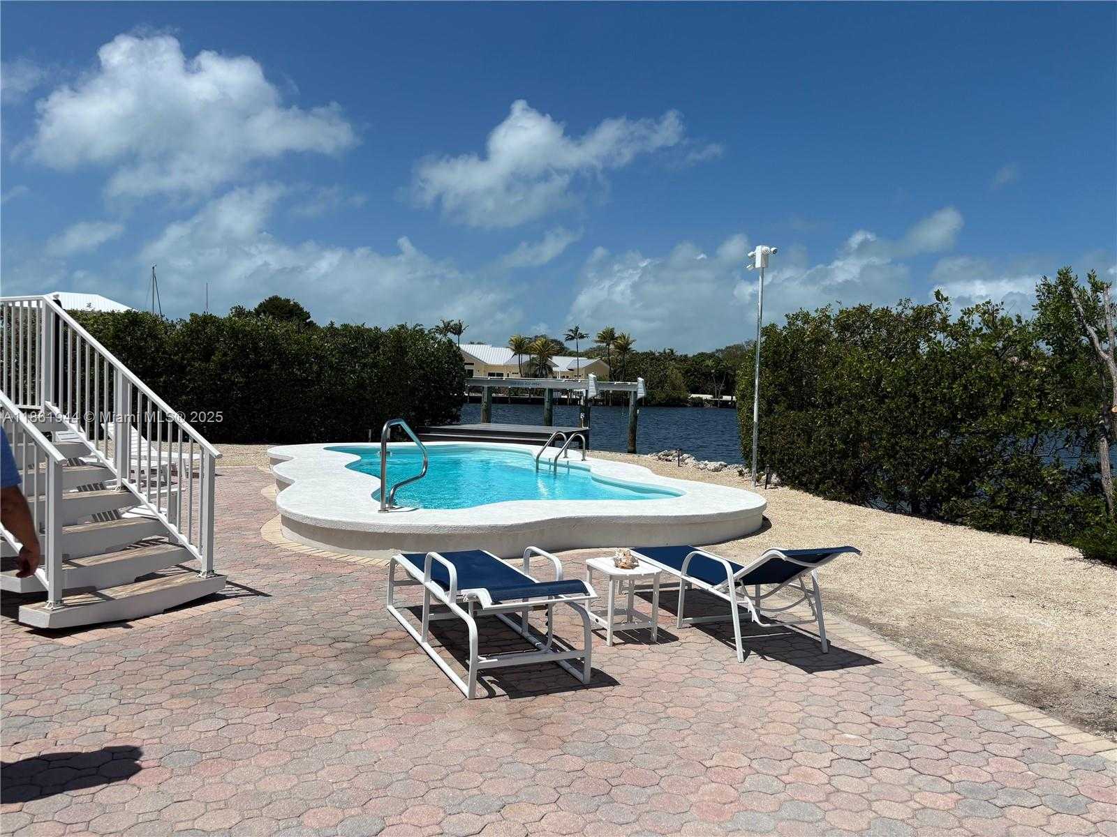Small Image of 7760 AVIATION BLVD, Marathon Number 11