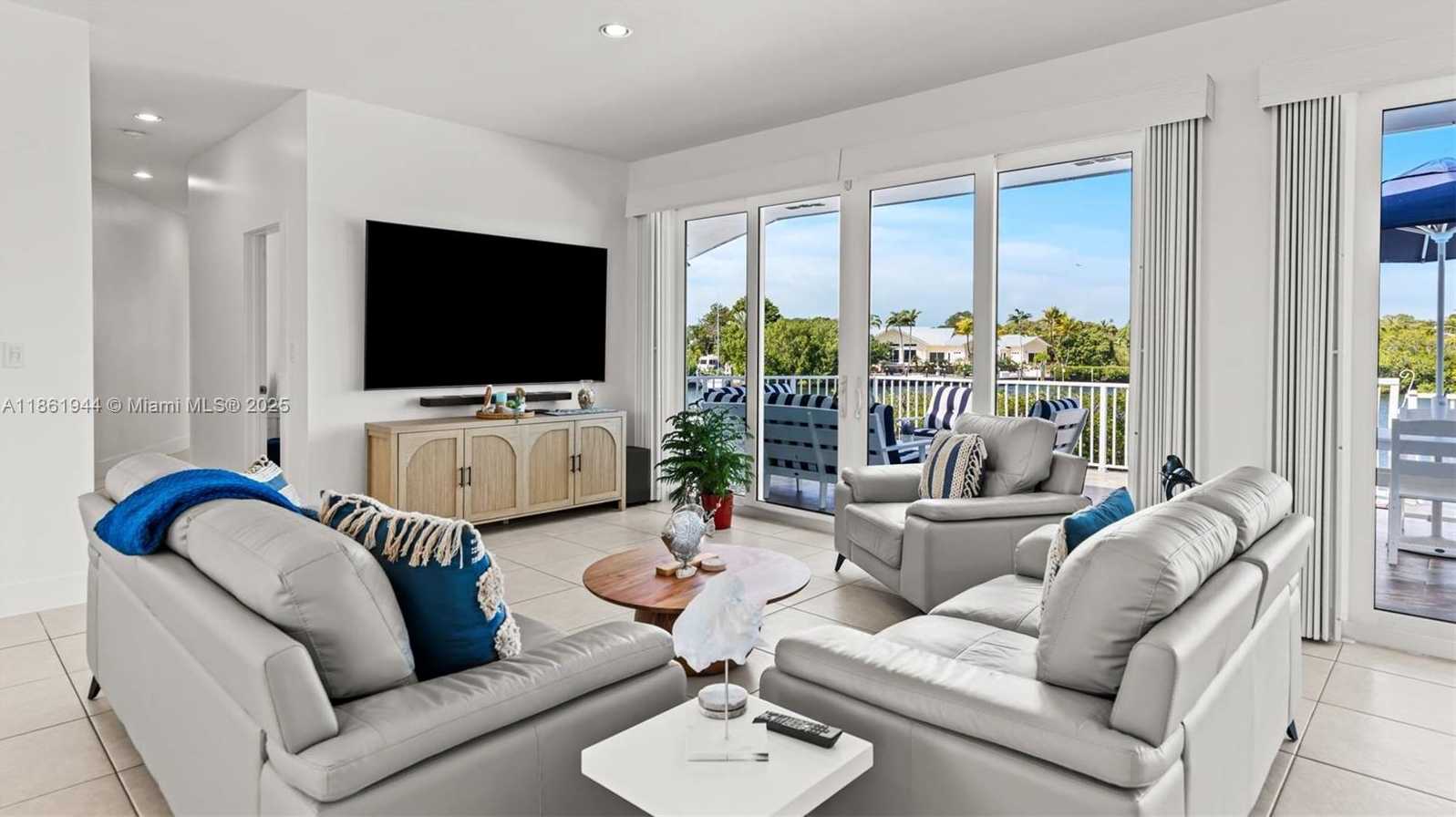 Small Image of 7760 AVIATION BLVD, Marathon Number 6