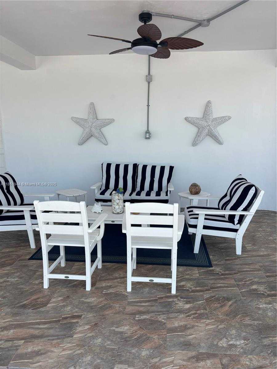 Small Image of 7760 AVIATION BLVD, Marathon Number 9