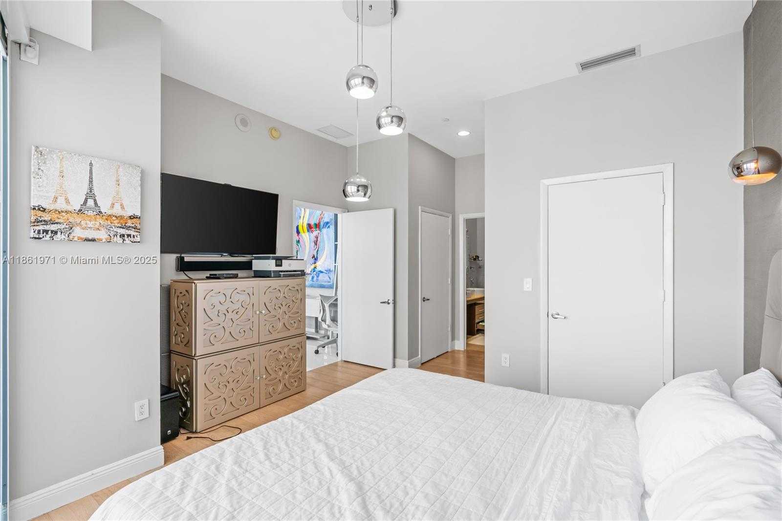 Small Image of 495 BRICKELL AVE #4104, Miami Number 14
