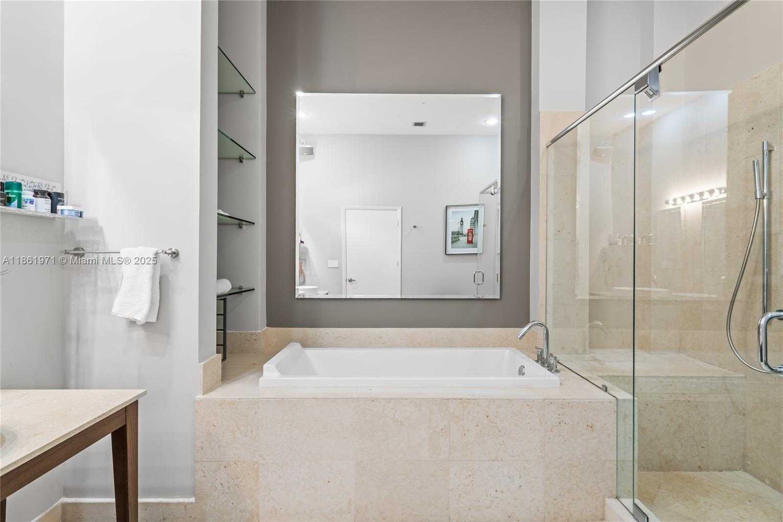 Small Image of 495 BRICKELL AVE #4104, Miami Number 18