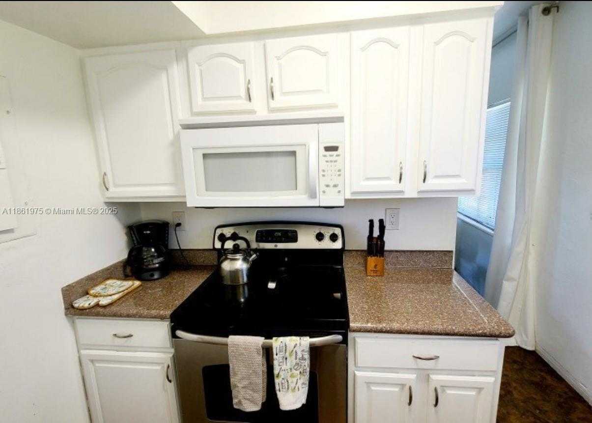 Small Image of 233 80TH ST #2, Miami Beach Number 5